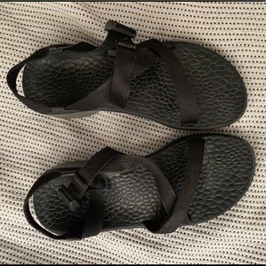 Women’s Chacos sz 8